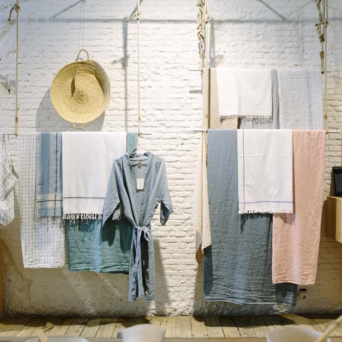 Guilla Store Decoration